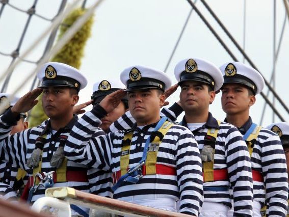 Мексиканские моряки на параде в СПБ